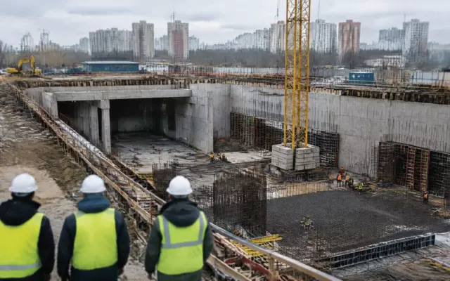 Метростроители начали возводить два вестибюля станции «Остров Мечты» на юге Москвы