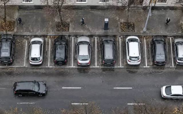 Москвичи смогут оставить машину на улице бесплатно 4 ноября