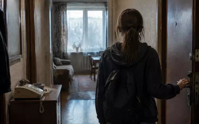 Полиция задержала курьера, который унёс у школьницы сейф с 2 млн рублей