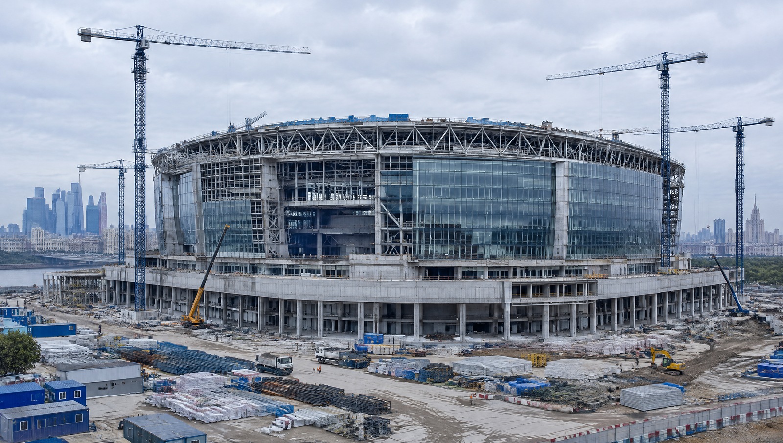 Собянин проверил стройку нового «Олимпийского» в Москве: готовность около 80%