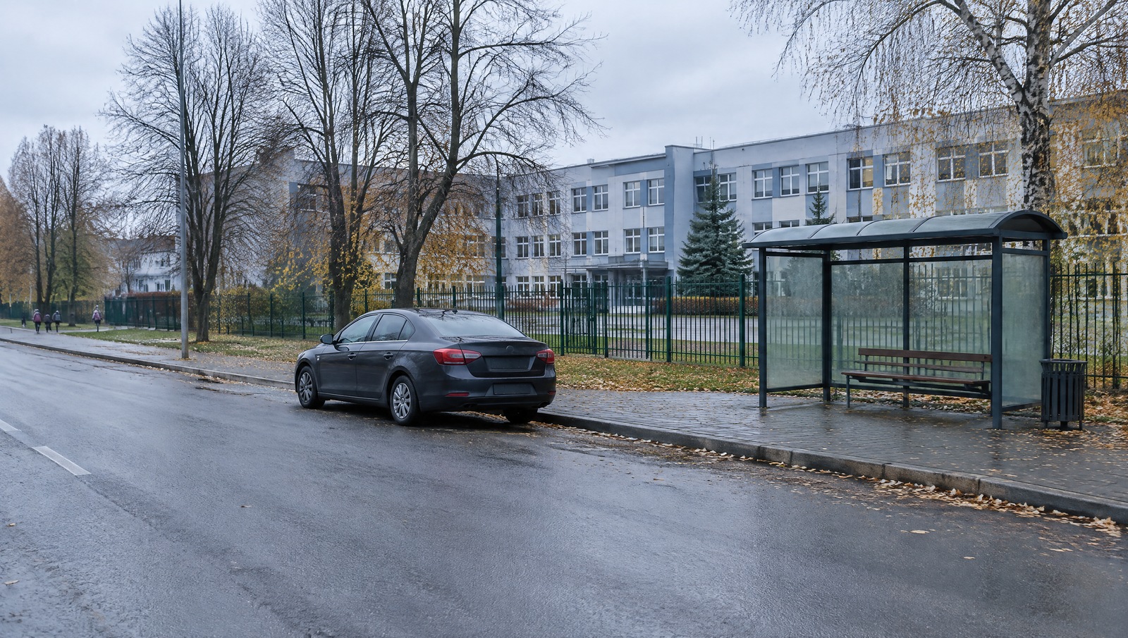 В Мытищах полиция нашла 80-летнего водителя, звавшего школьников в машину